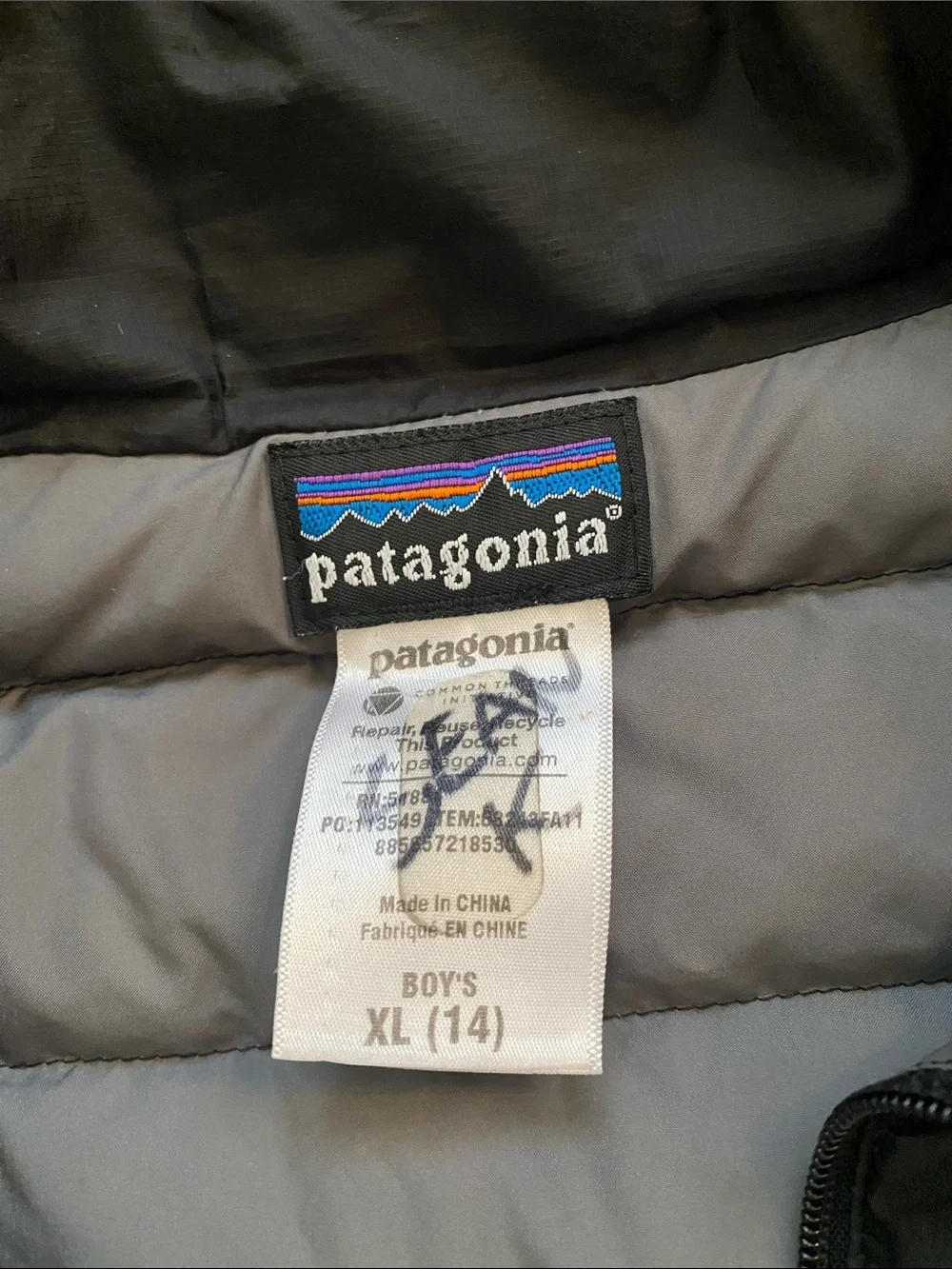 Patagonia Black Quilted Puffer Jacket boys XL (14), GUC